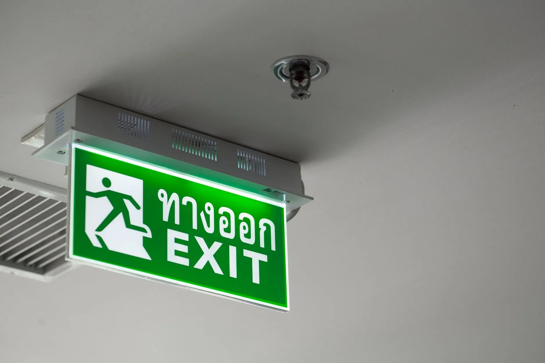 酒店商业空间光纤照明系统选型指南：从亮度到色温的匹配方案