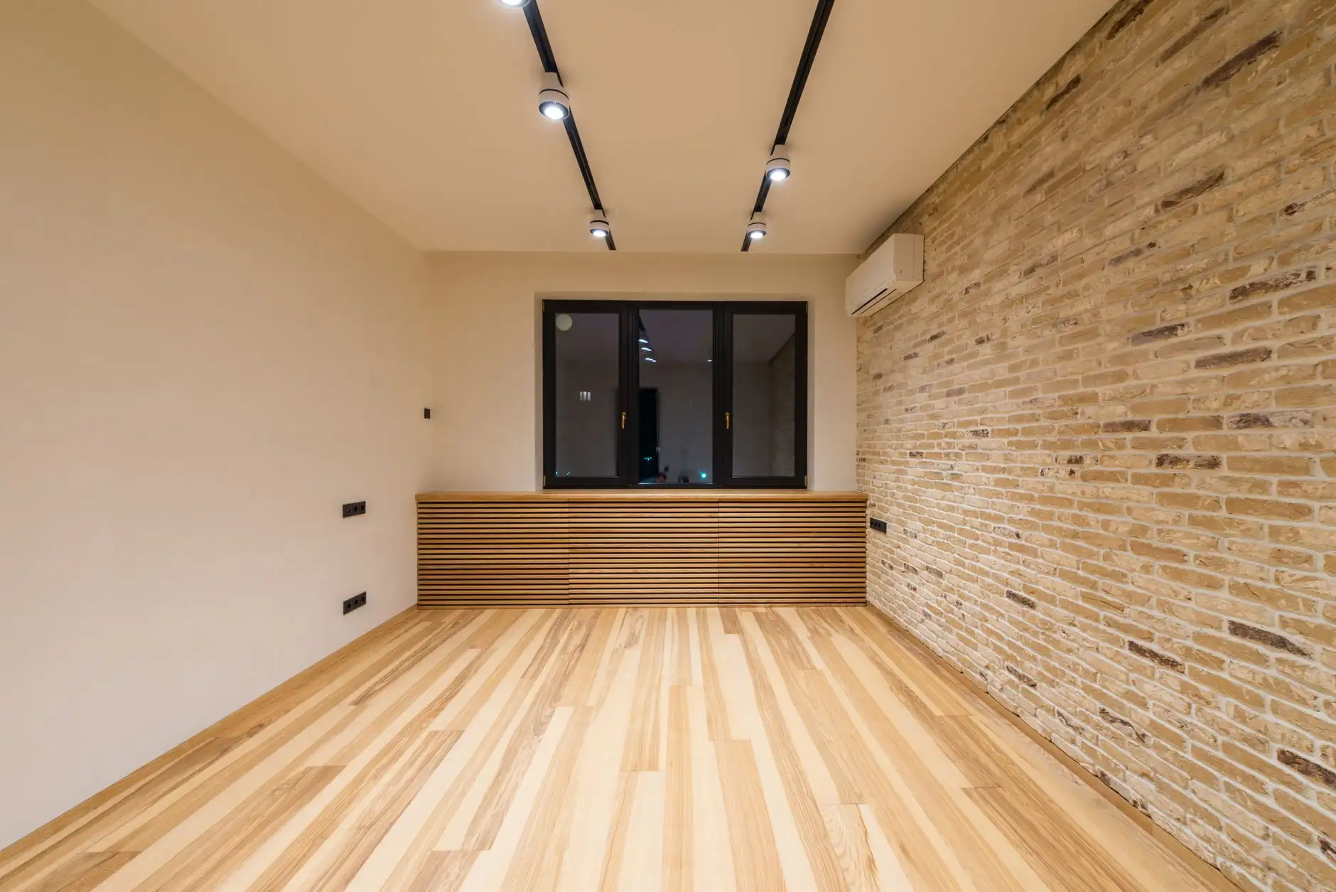光纤照明系统与LED灯具在酒店商业空间中的选型对比分析