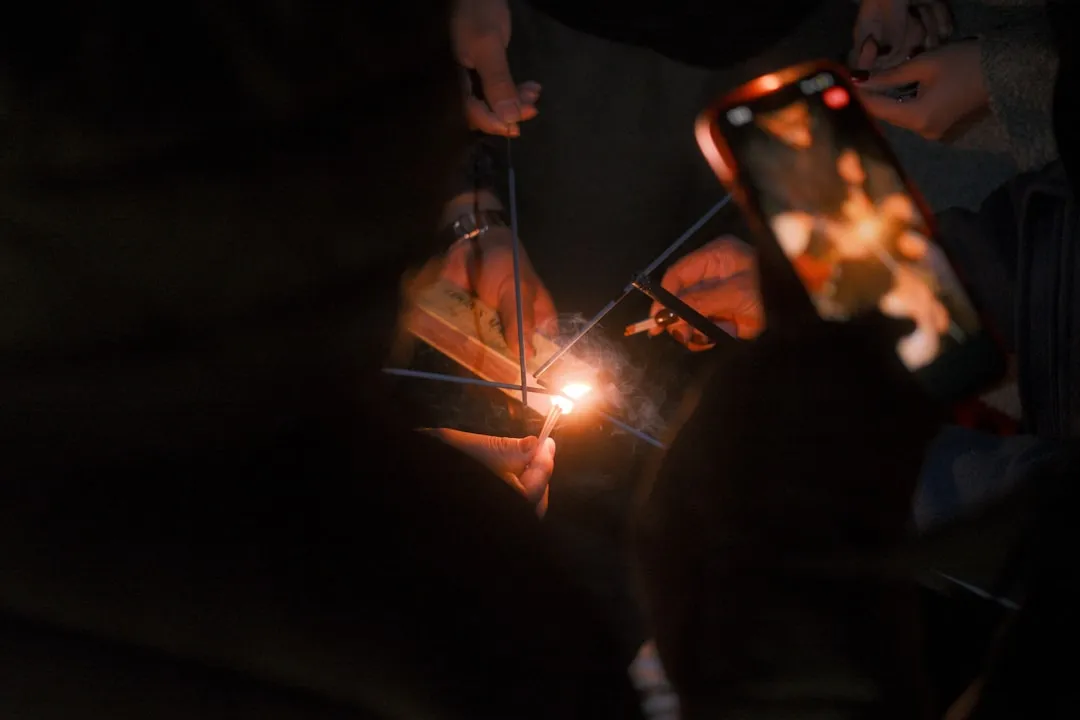 光纤照明与LED灯具在博物馆展陈中的应用效果对比分析
