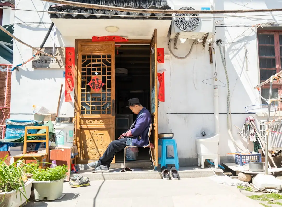 光纤照明系统与传统LED灯具在商业空间中的选型对比分析
