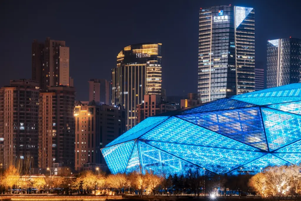 酒店商业空间LED灯具与光纤照明系统选型技术要点解析